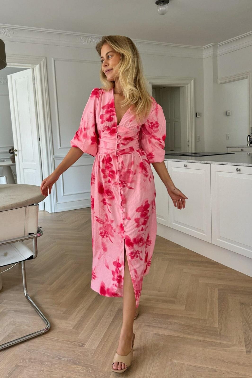 Forudbestilling - BYIC - Adelic Long Dress - apfp Abstract Pink Flower Print Kjoler