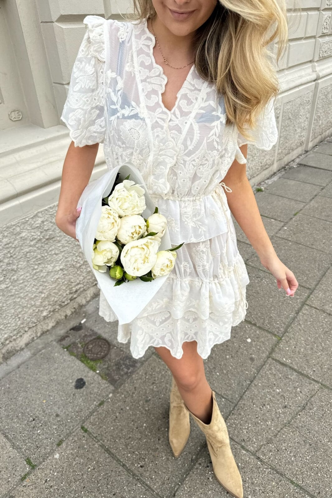 Forudbestilling - BYIC - Ellinoric Lace Layer Dress - vw Vintage White Kjoler