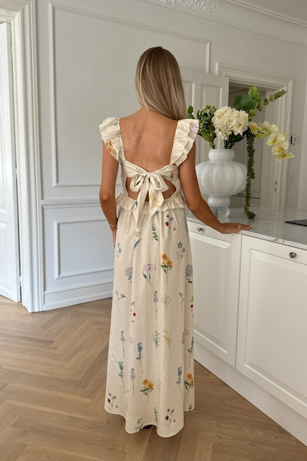 Forudbestilling - BYIC - Melbaic Dress - owfp Off White Flower Print Kjoler