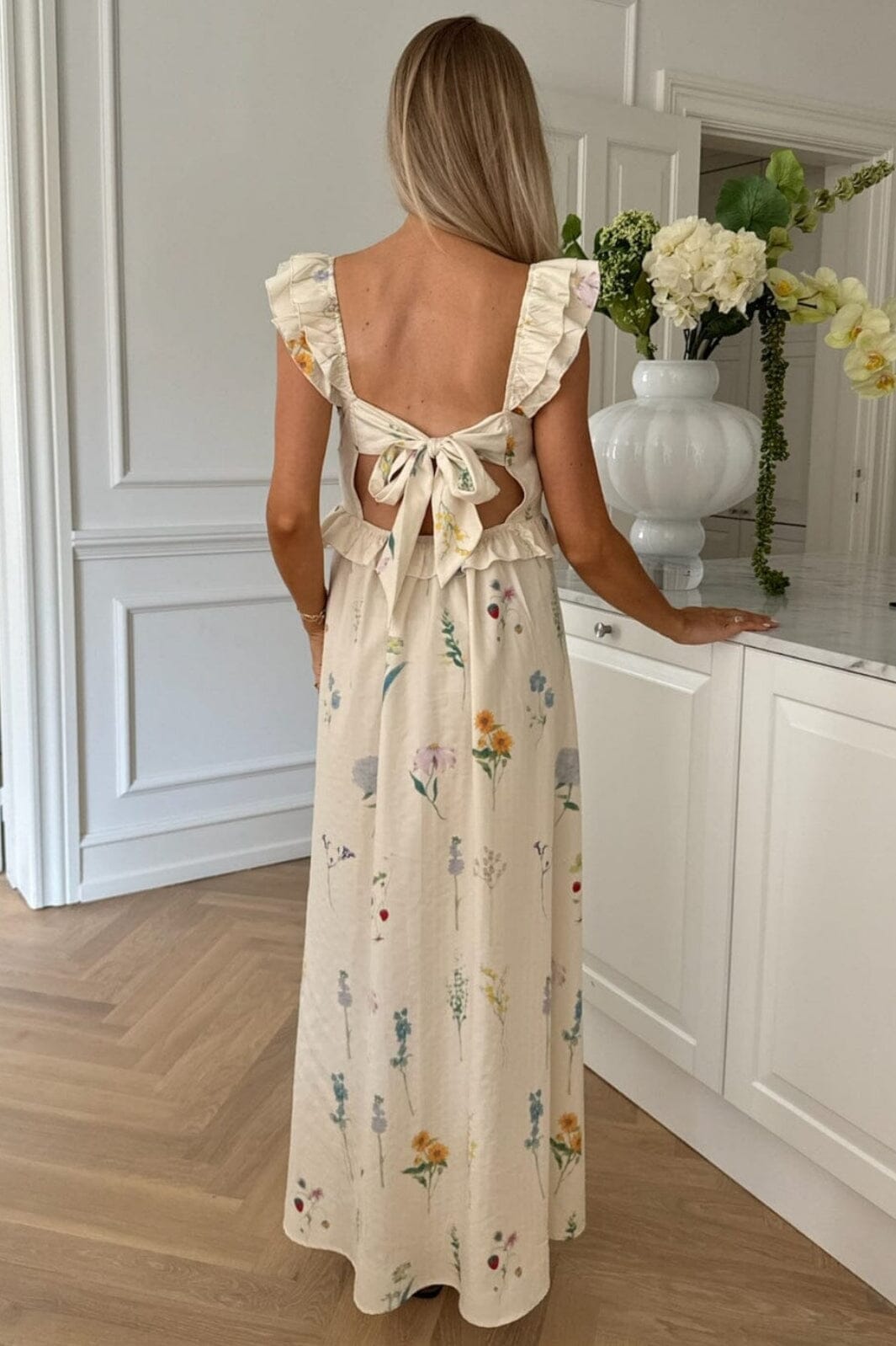 Forudbestilling - BYIC - Melbaic Dress - owfp Off White Flower Print Kjoler
