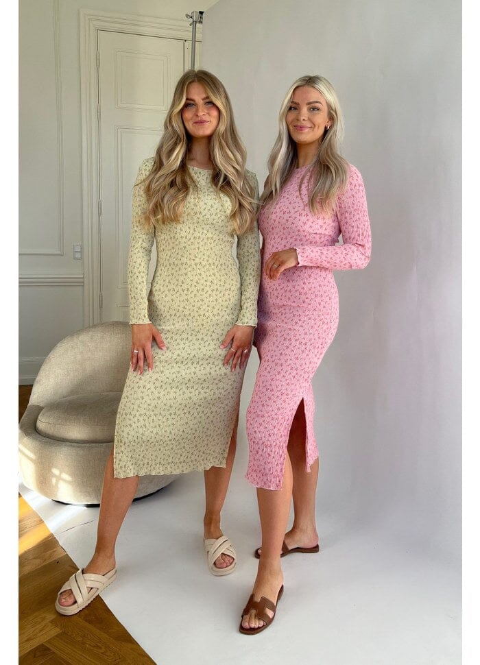Forudbestilling - BYIC - Odaic Dress - ptb Pink Tiny Blossom Kjoler