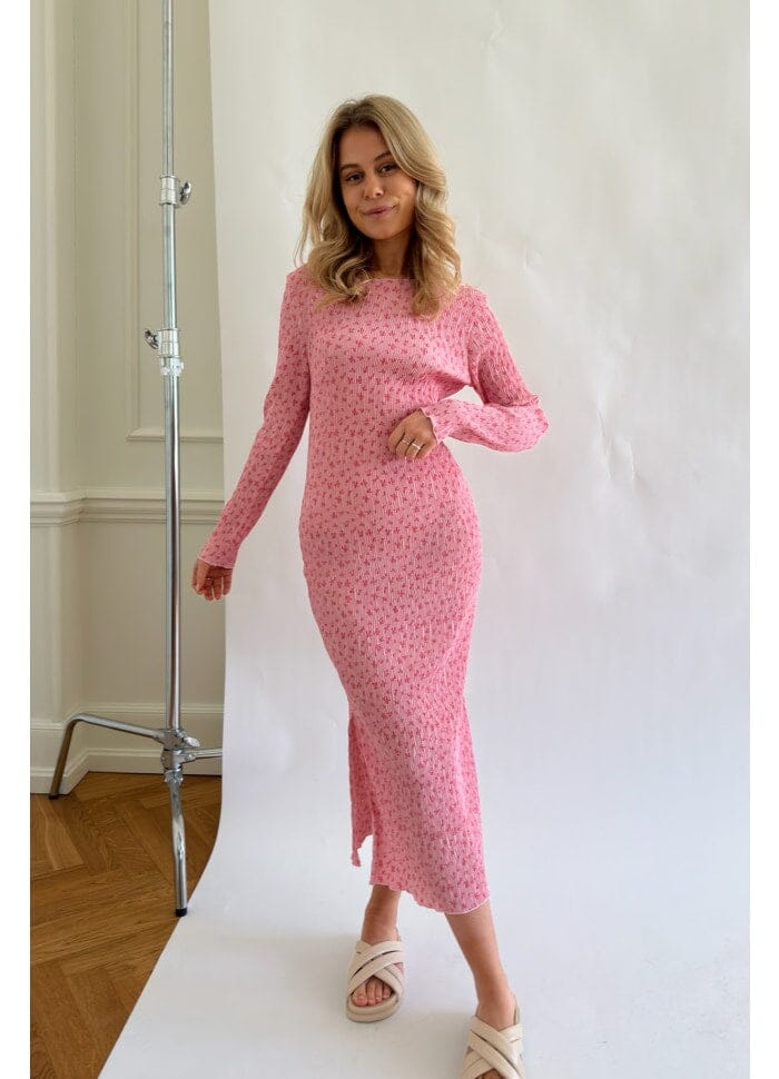 Forudbestilling - BYIC - Odaic Dress - ptb Pink Tiny Blossom Kjoler