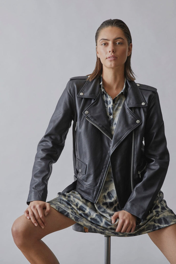 Love & Divine - Love1030 - 000 Black