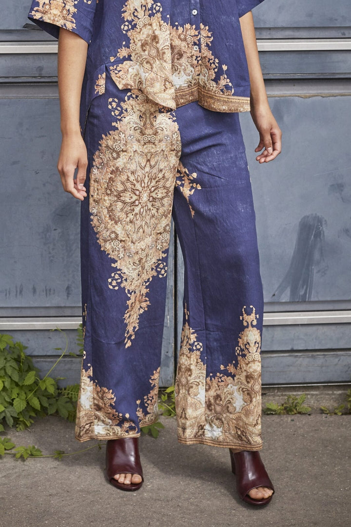 Love & Divine - Love1176-5 19182 - 800 - Navy/Paisley