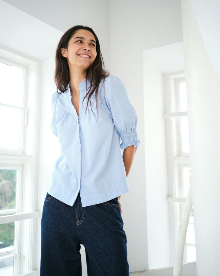 Forudbestilling - Neo Noir - Diana B Stripe Stone Blouse 164327 - 145 - Light Blue Bluser