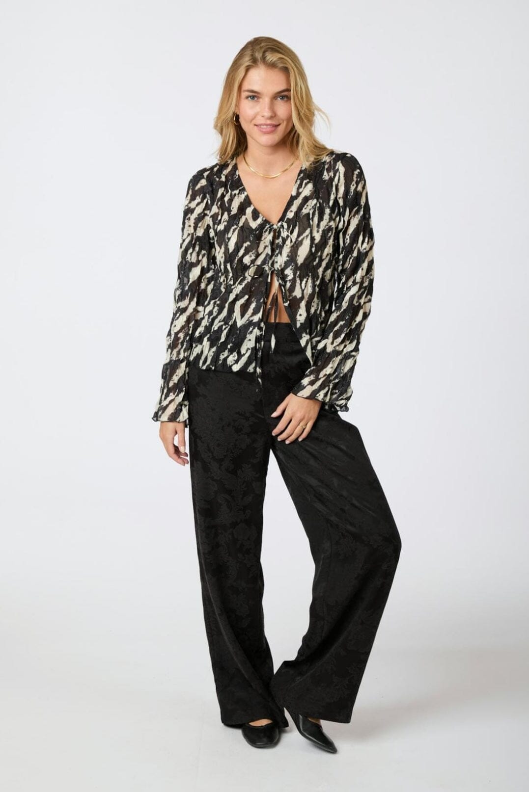 Forudbestilling - Neo Noir - Indy Distressed Zebra Blouse - Black Bluser
