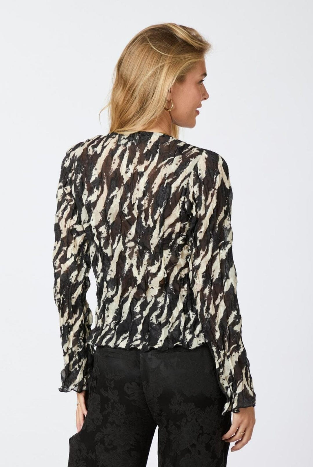 Forudbestilling - Neo Noir - Indy Distressed Zebra Blouse - Black Bluser