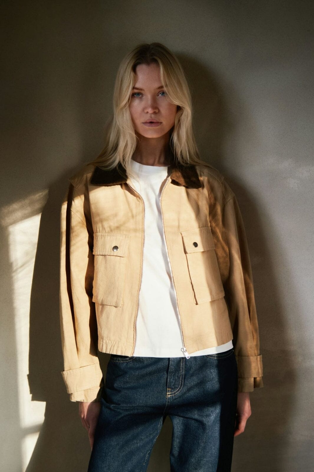 Forudbestilling - Neo Noir - Rivera Canvas Boxy Jacket 164402 - 213 - Sand Jakker