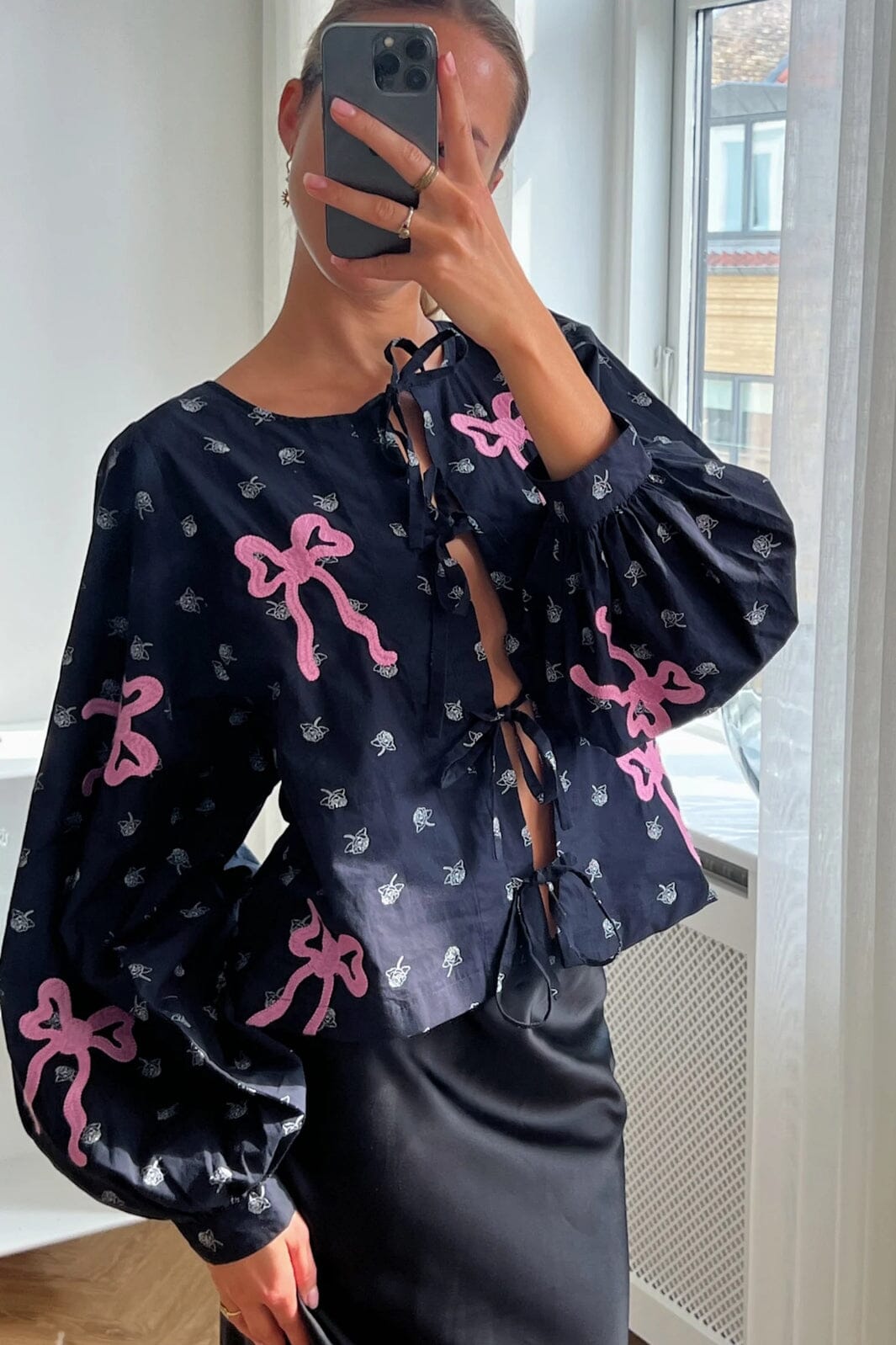 Sissel Edelbo - Nicoline Top SE 1168 - Black W. Cyclamen Pink