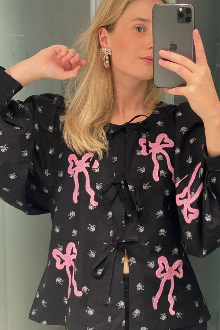 Forudbestilling - Sissel Edelbo - Nicoline Top SE 1168 - Black W. Cyclamen Pink Bluser