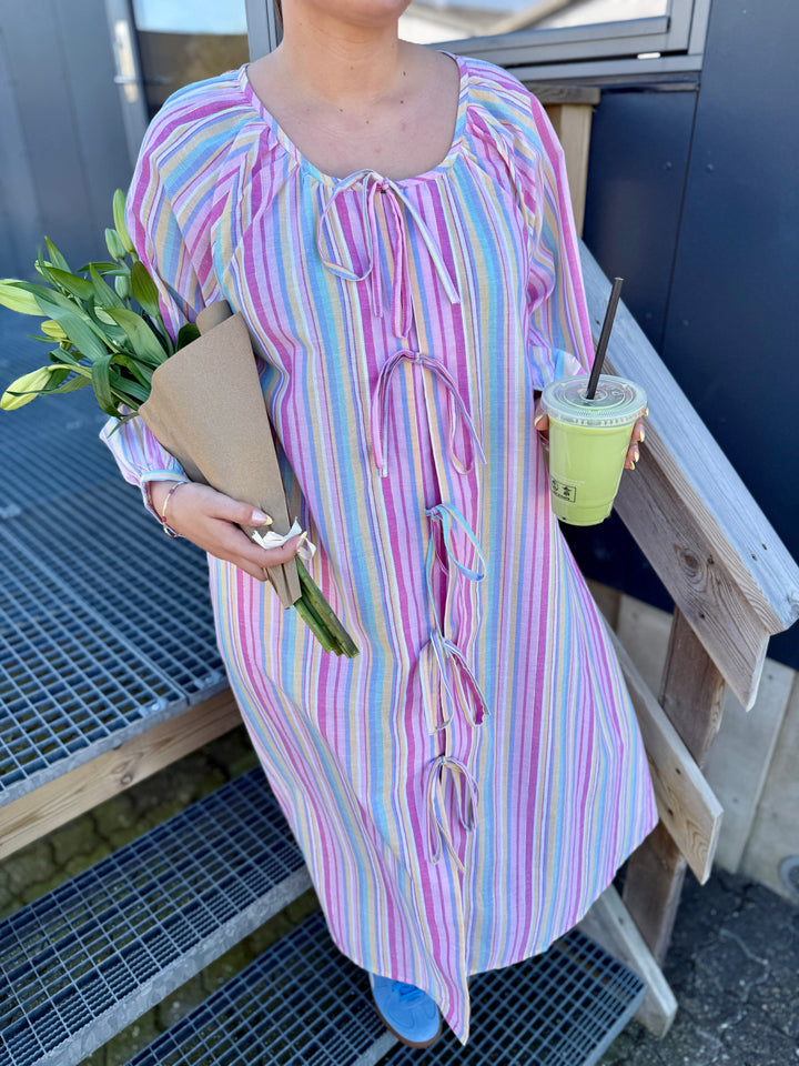 Forudbestilling - Sissel Edelbo x Molly&My - Stinne Dress SE 1724 - Pink Stripes Kjoler
