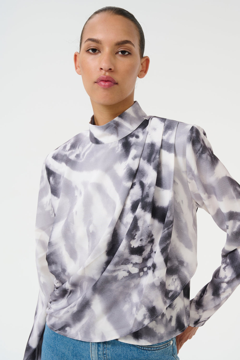 Gestuz - Aronagz P Blouse 10909724 - 107039 - Blacknwhite Animal Bluser