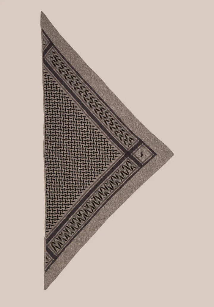 Lala Berlin - Triangle Trinity Classic M - Stradivari Dark brown melange Tørklæder