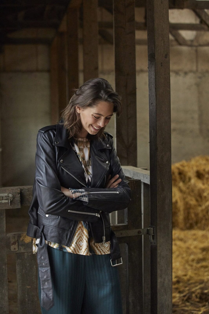 Love & Divine - Love1030 - 000 Black