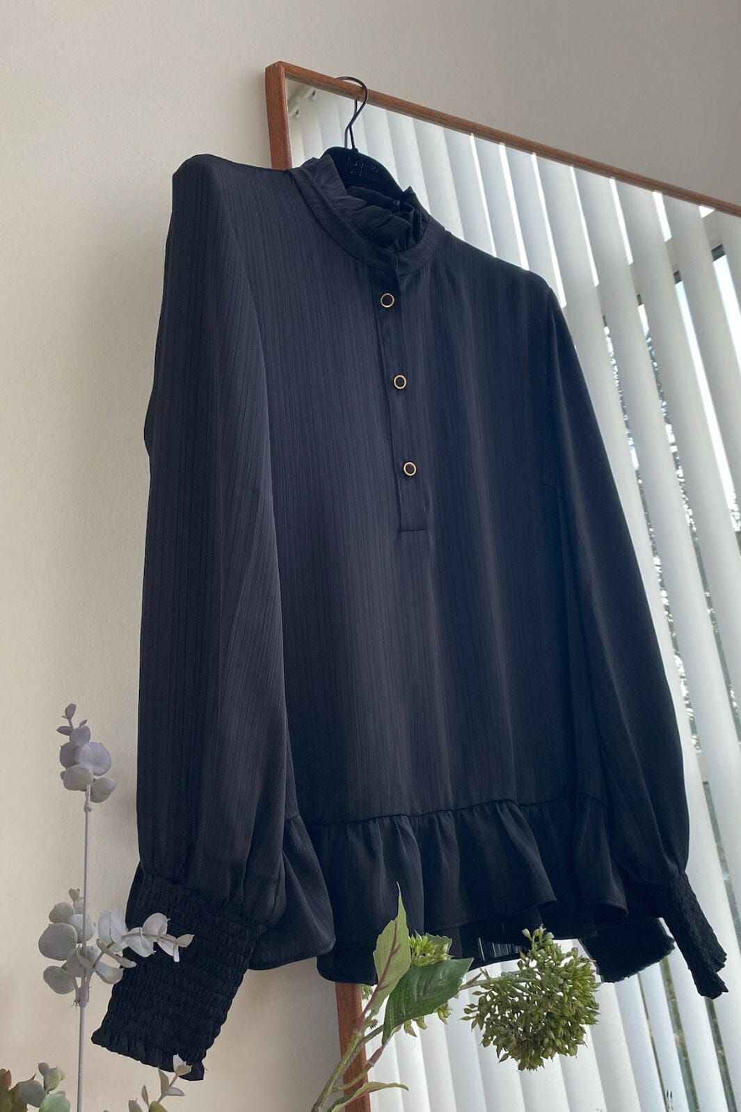 Love & Divine - Love1063 - 000 Black