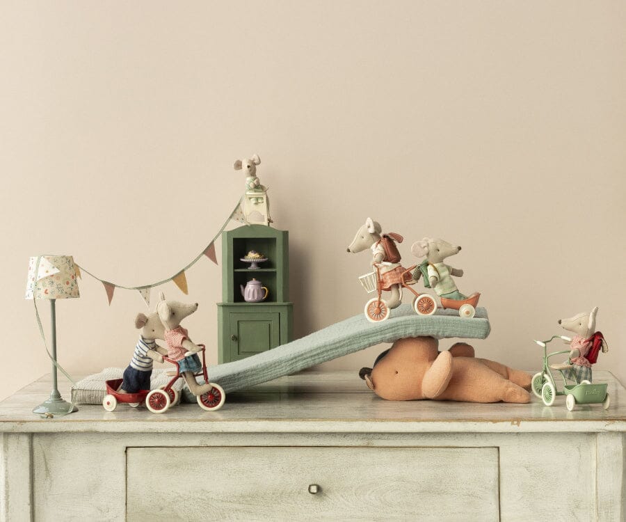 Maileg - Tricycle Mouse, Big Sister - Red Dekoration