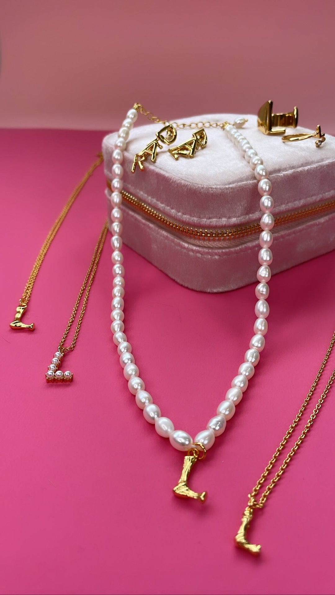 Mellow Moon - Lilli Letter Necklace - Pearl Halskæder