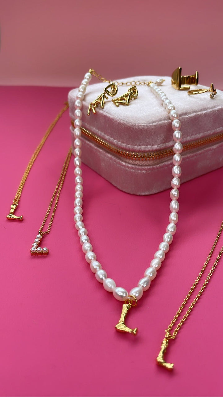 Mellow Moon - Lilli Letter Necklace - Pearl Halskæder
