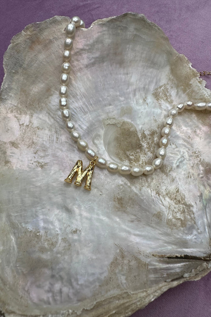Mellow Moon - Lilli Letter Necklace - Pearl Halskæder