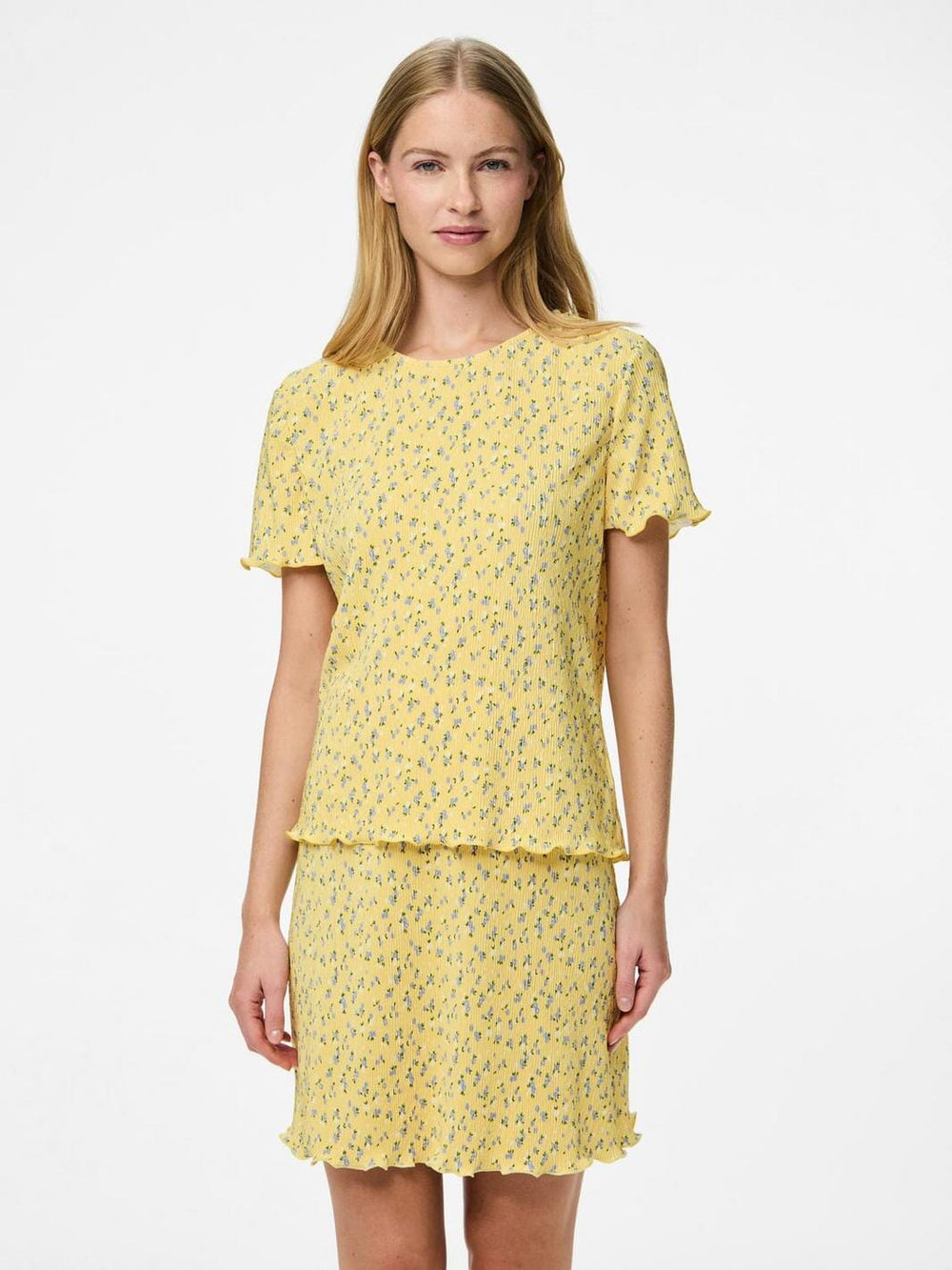 Pieces - Pcflora Ss O-Neck Top - 4699173 Pale Banana Small Flower
