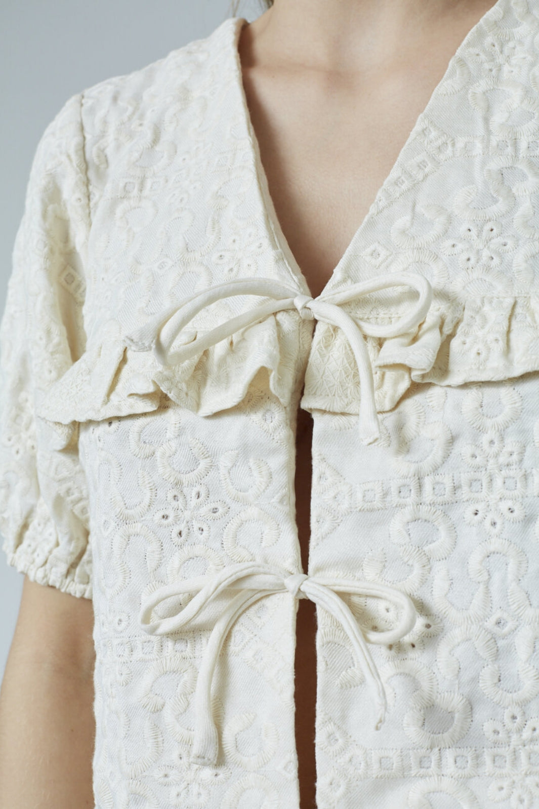 Sisters Point - Inusa-Tie1 18946 - 116 - Beige