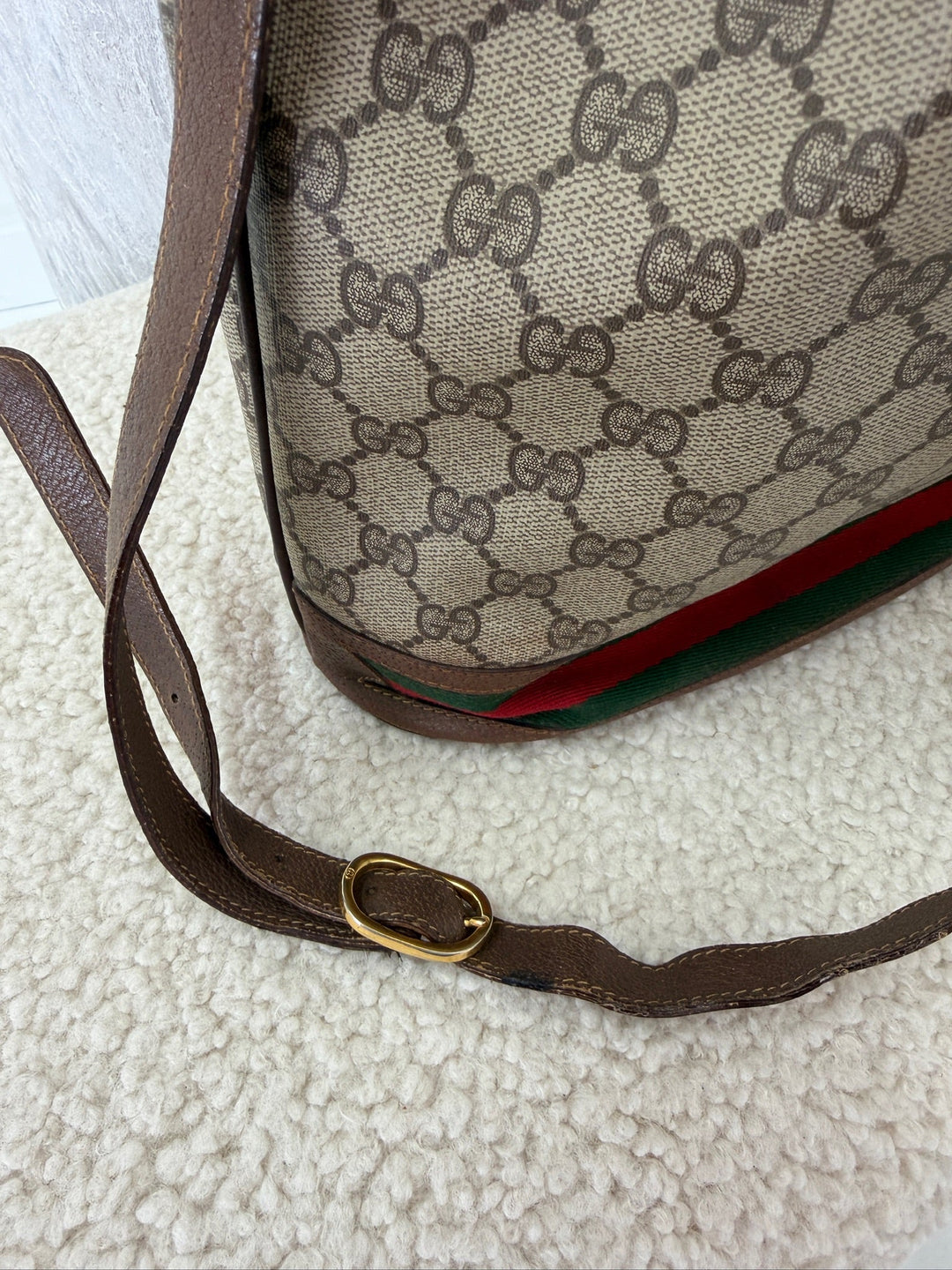Preloved Vintageline X Molly&My  - Vintage Gucci Gg Supreme Bucket Bag 3395    -  Web Stripe