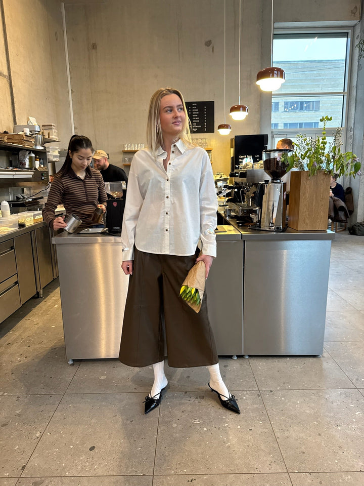 Sisters Point - Emme-Pa 19497 - 200 - Brown