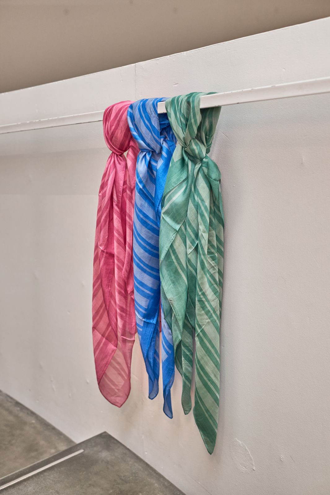 Black Colour - Bckaisa Silk Scarf 208429 - Rose