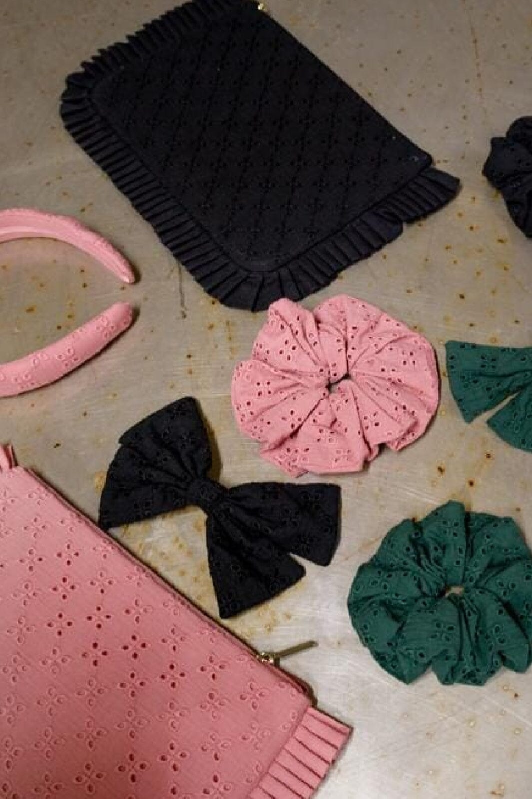 Black Colour - Bclea Bow - Black