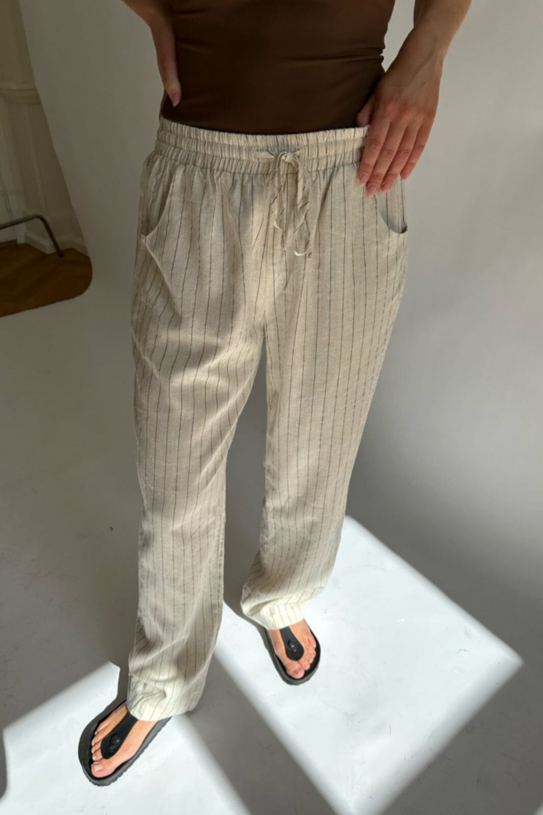 BYIC - Hannah Pants Linen Pinstripe - Beige
