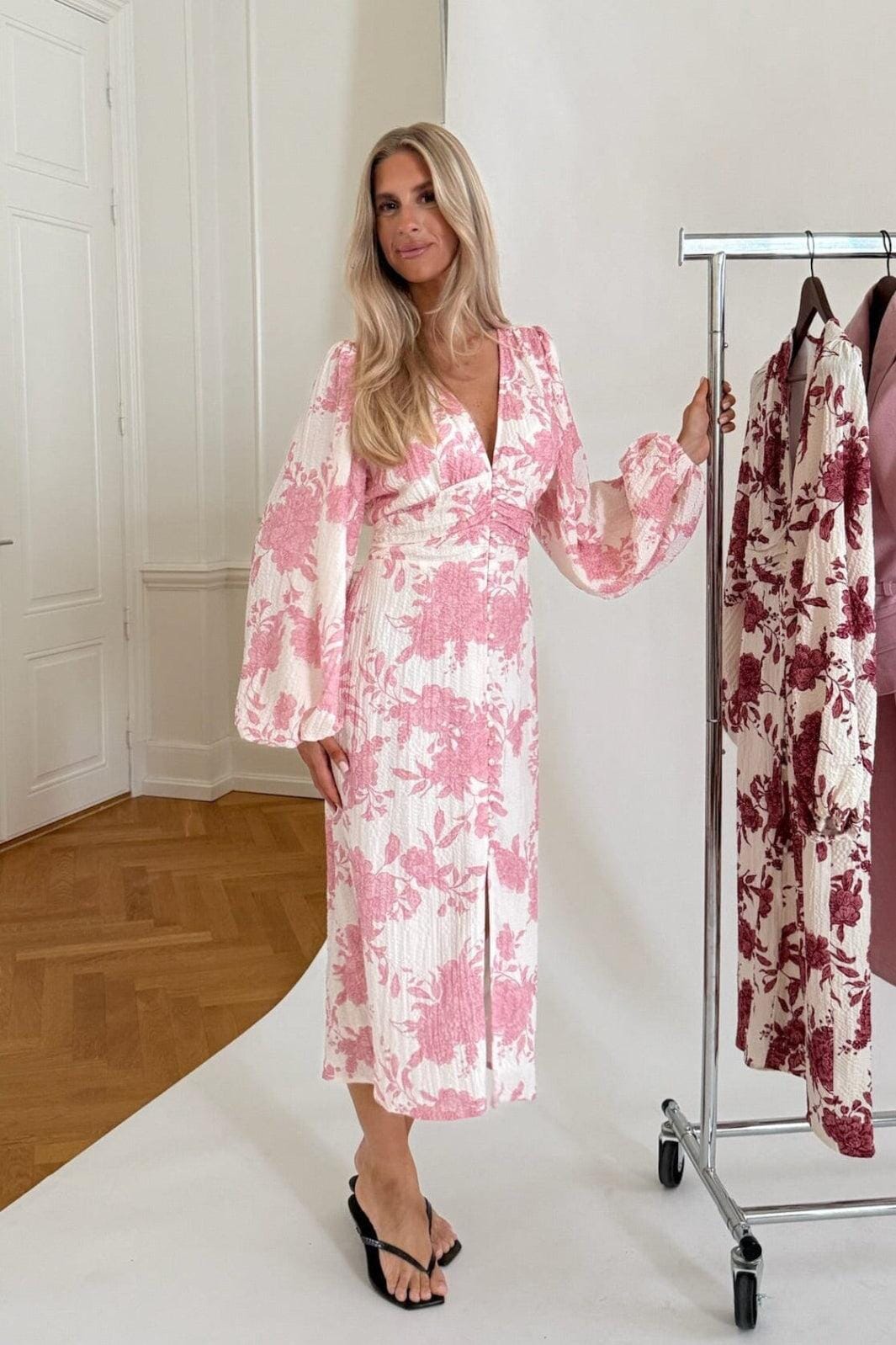 BYIC - Adaic Long Dress A23983 - Light Pink Toile Print Kjoler 