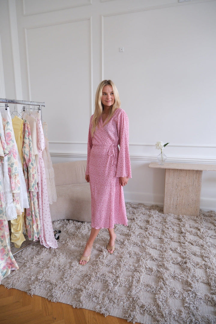 BYIC x Molly&My - Ofeliaic Long Wrap Dress A23640 - Pink Tiny Blossom Kjoler 