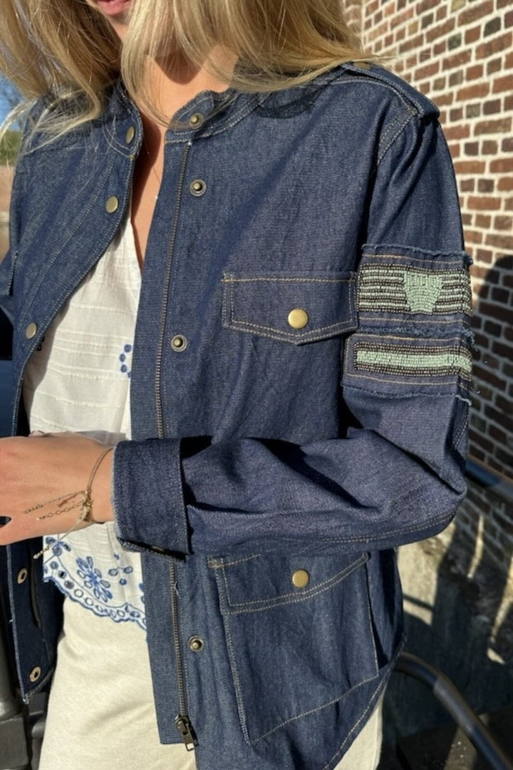 Continue - Arlyn Chambre - 204 Denim