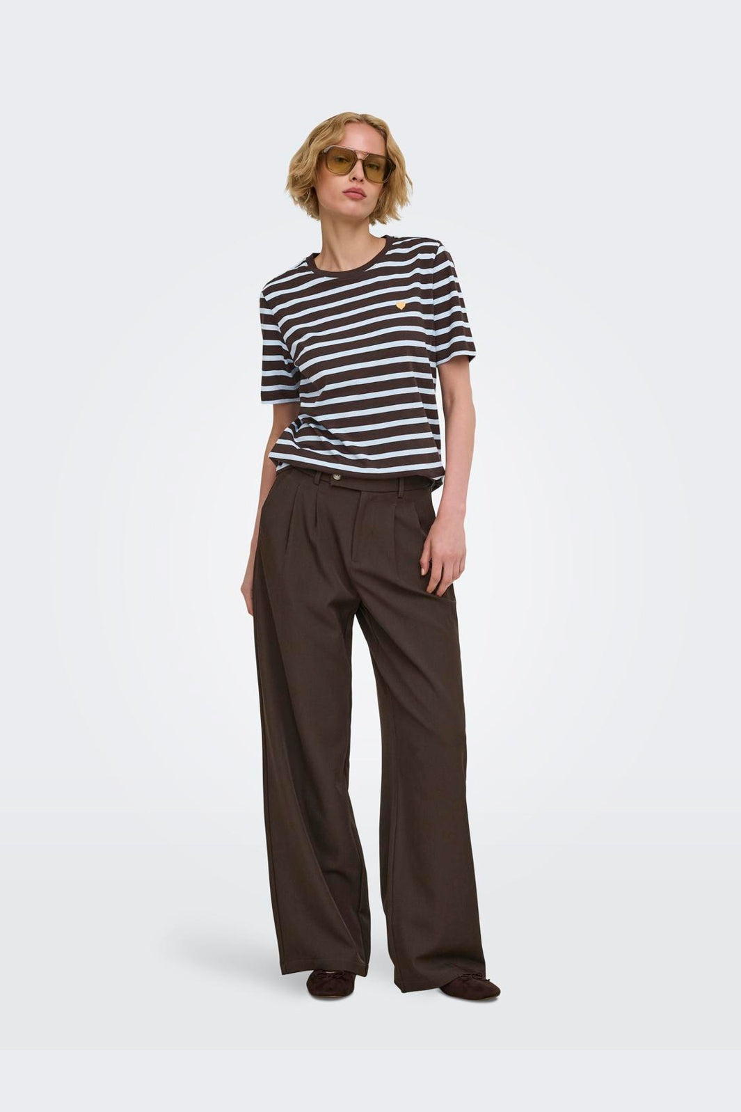 Only - Onlhappy S/S Emb Top - 5204484 Coffee Bean Chambray Blue (Liv) - Brown Emb Heart