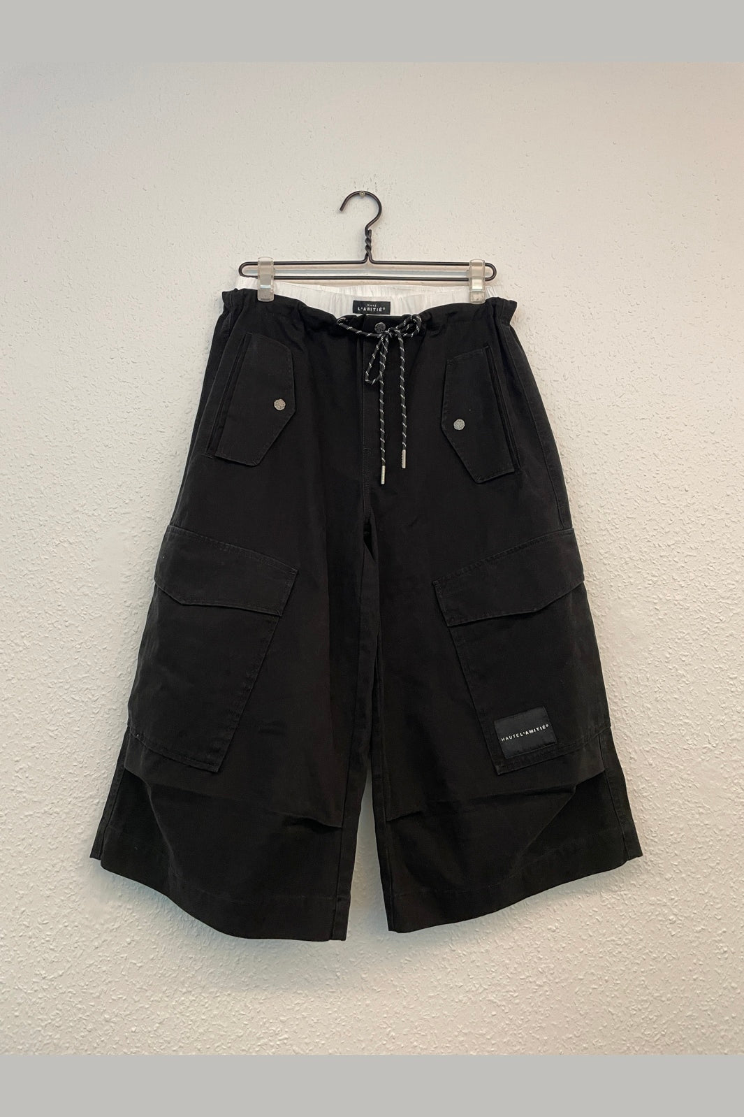 Haute L'Amitié - Pull On Cargo Bermudas HL11005 - Black