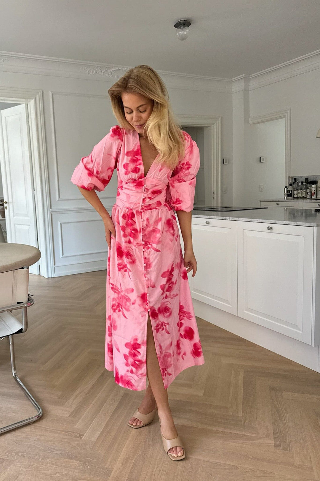 Voorbestelling - BYIC - Adelic Long Dress - apfp Abstract Pink Flower Print