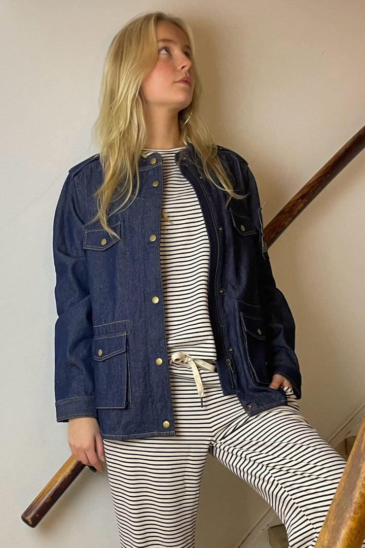 Continue - Arlyn Chambre - 204 Denim