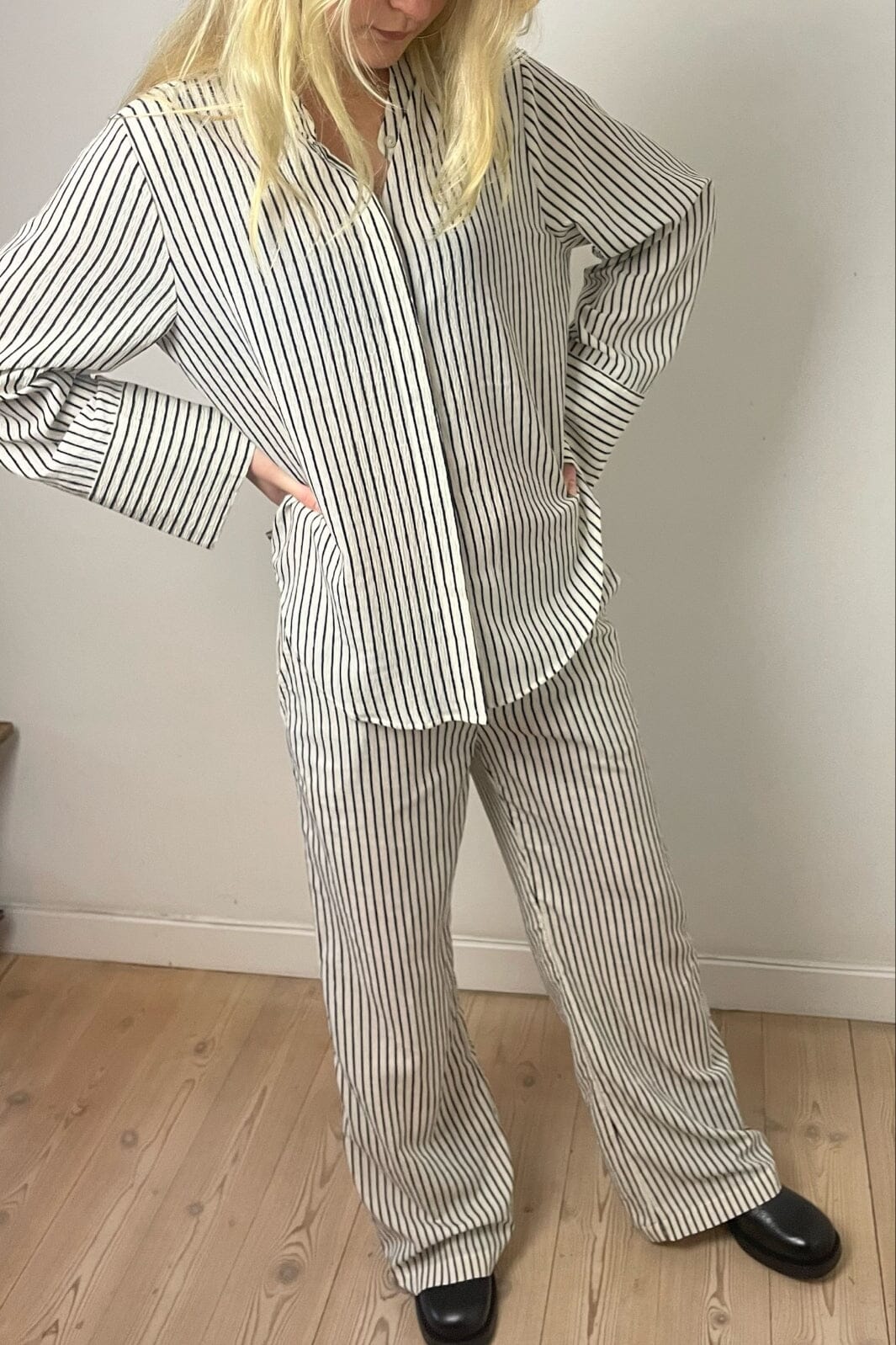Continue - Selma Stripe - Offwhite With Black Stripe