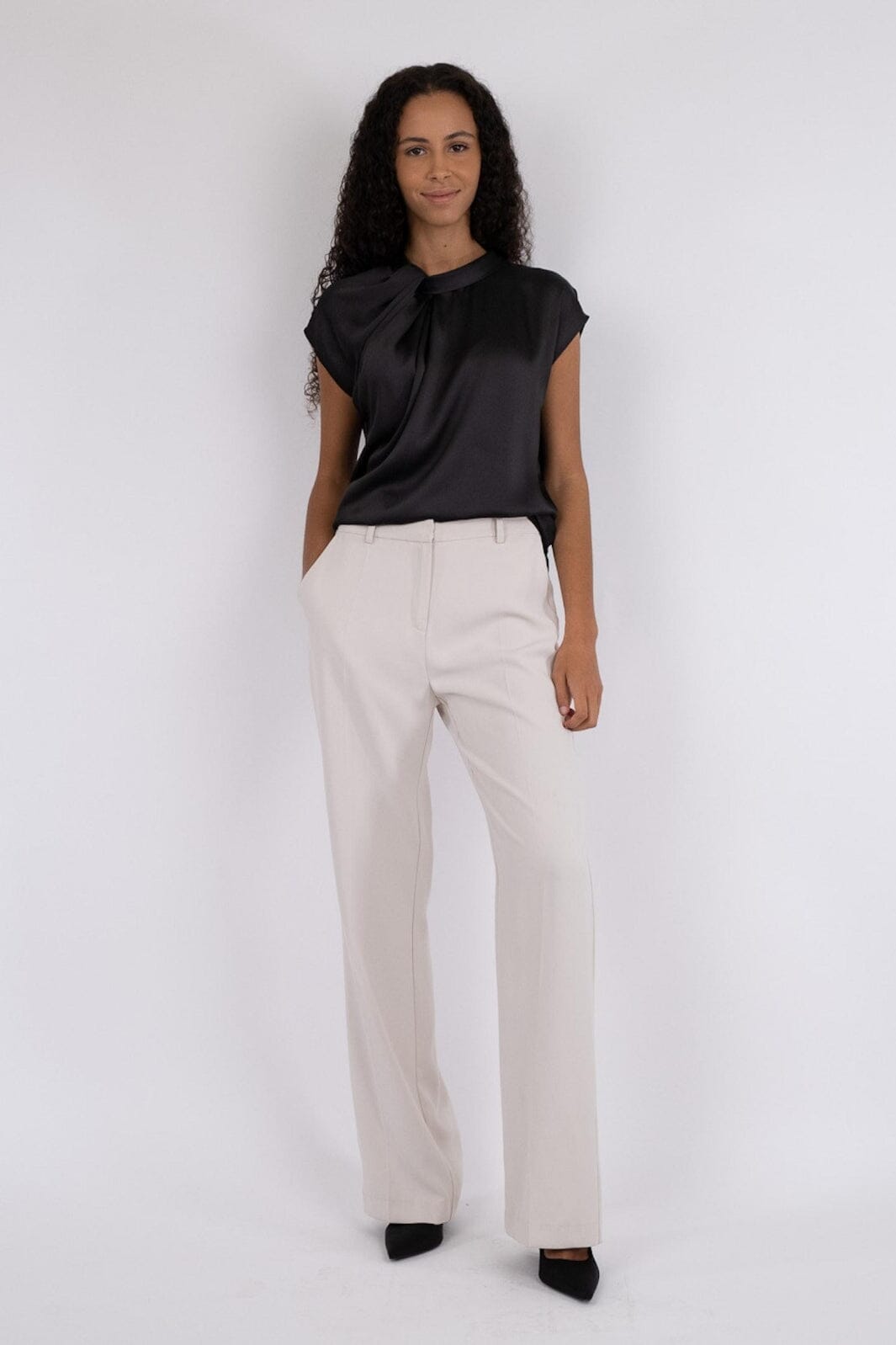 Neo Noir - Fleur Drapy Satin Blouse - 100 Black