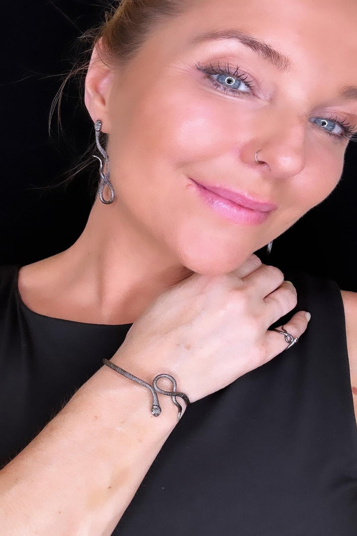 O element - Poison Snake Earring - Black