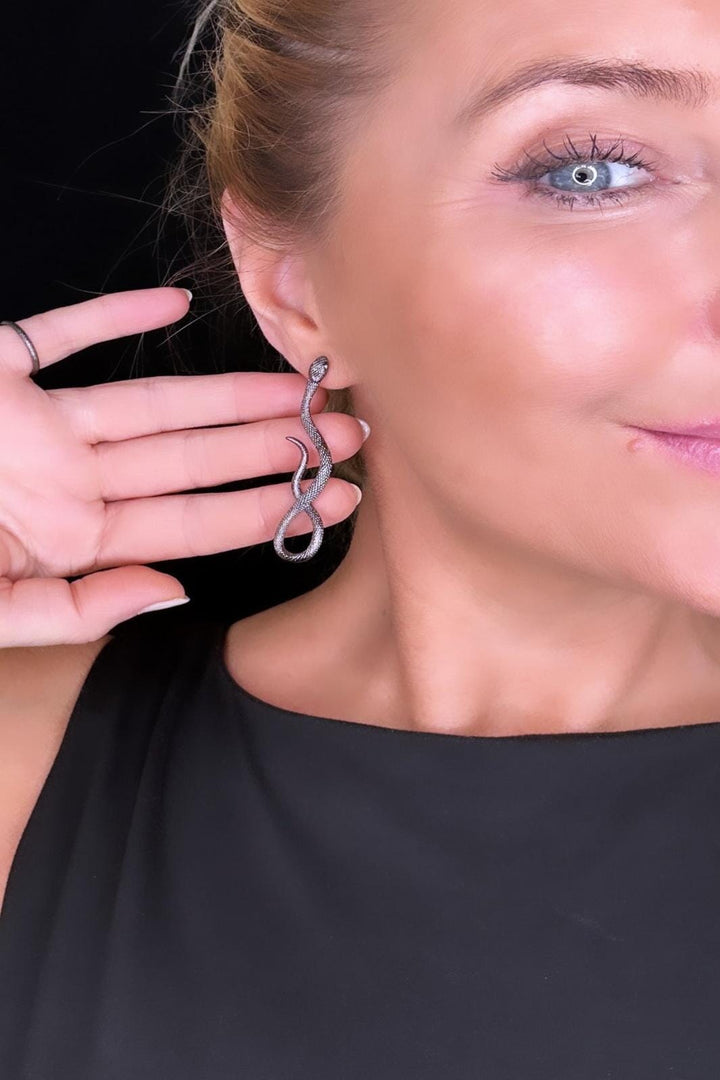 O element - Poison Snake Earring - Black