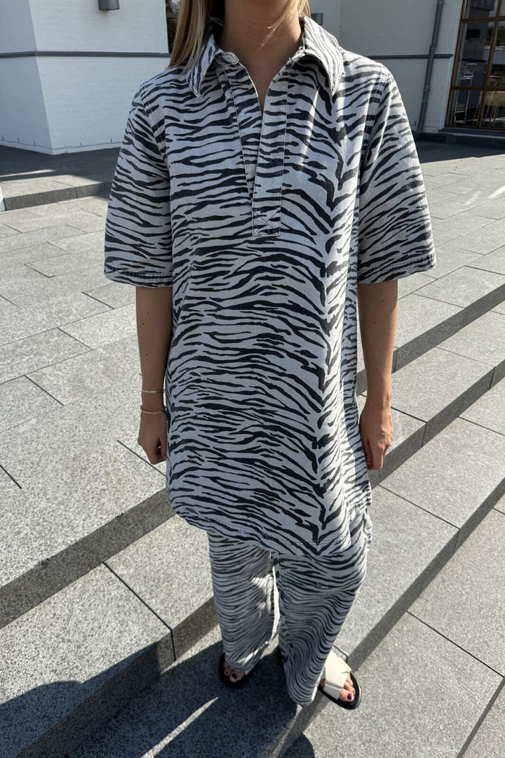 Only - Onlgry Ss Zebra Dress Sik - 4839012 Light Grey Denim Zebra