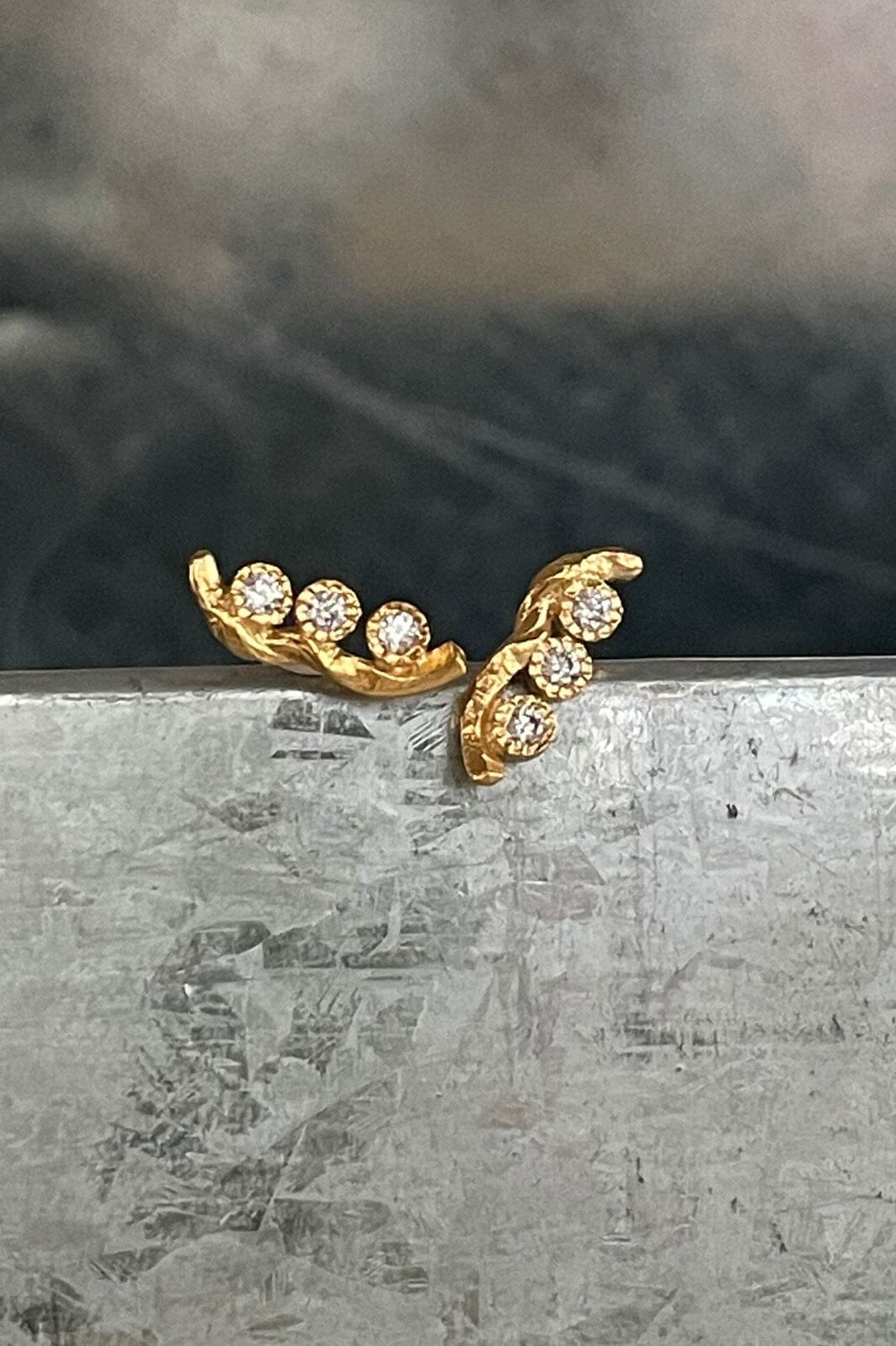 Stine A - Flow Earring With Three Stones - Single - 1335-02-S