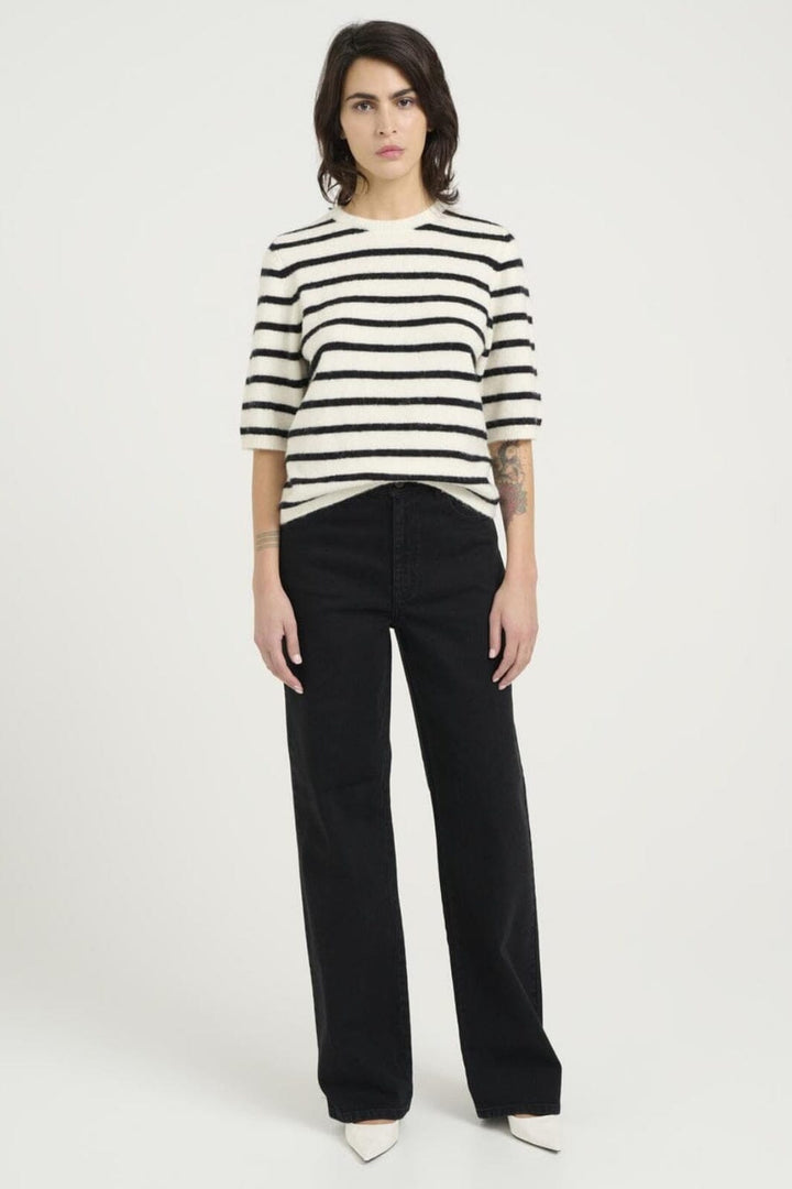 Gestuz - Alphagz Ss Tee Striped - 106145 Ivory Black Striped