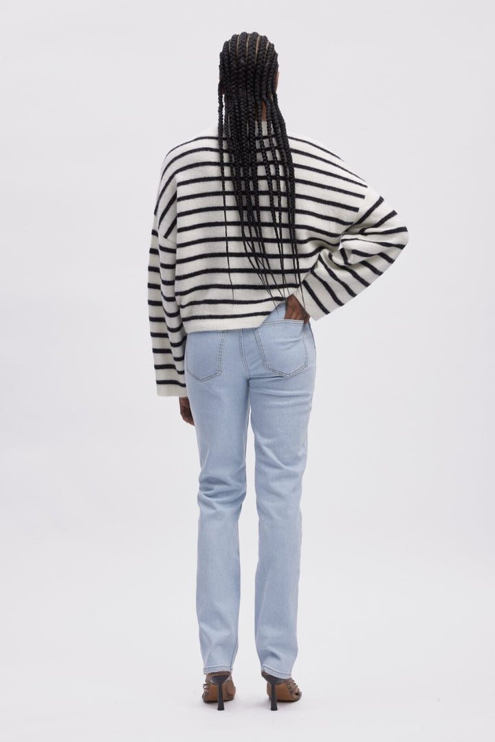 Gestuz - Alphagz V-Neck Striped - 106145 Ivory Black Striped