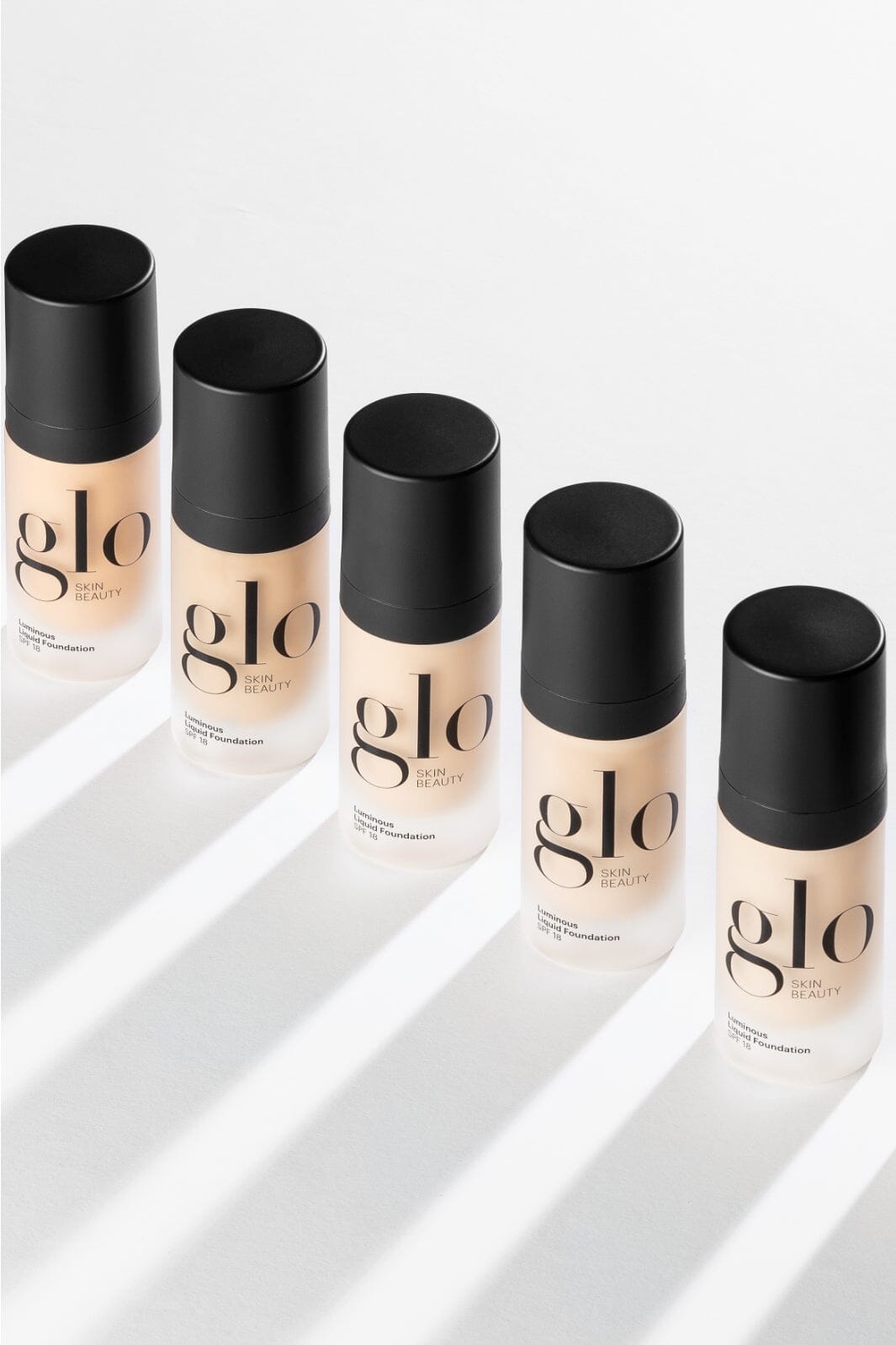 Glo Skin Beauty - Glo Luminous Liquid Foundation SPF 18 - Porcelain, 30 ml