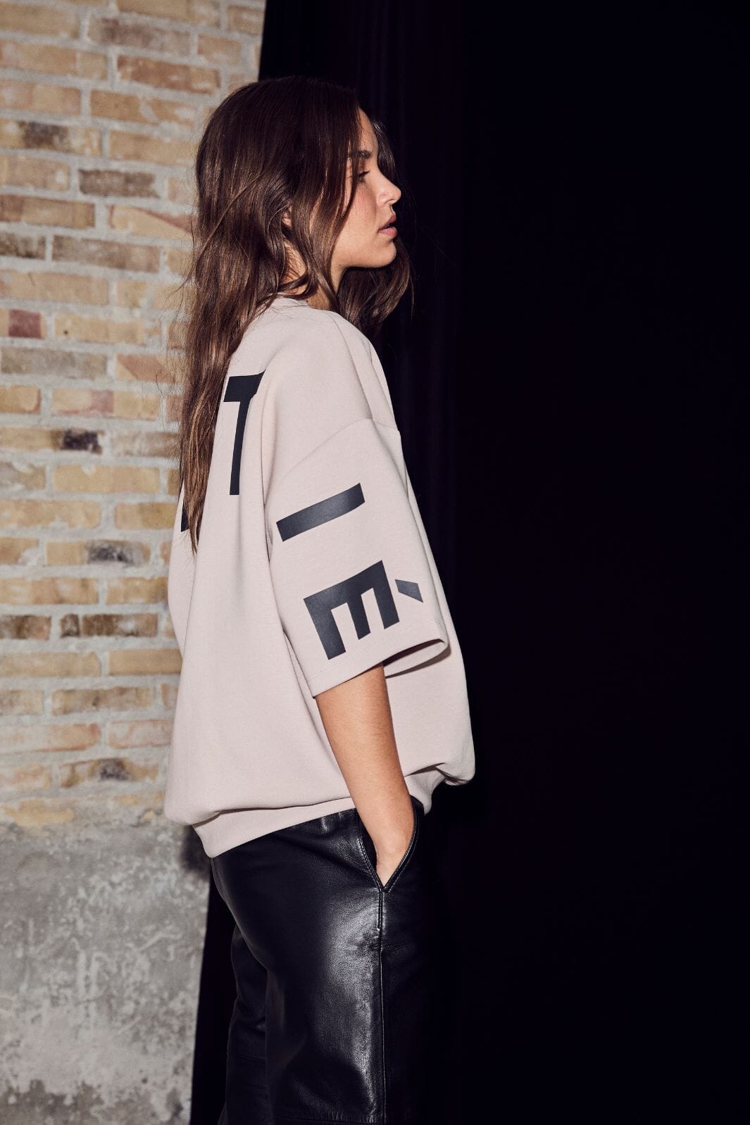 Haute L'Amitié - Maxi Split Ss Logo Sweat HL10461 - Beige Sweatshirts 