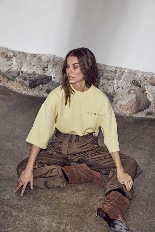 Haute L'Amitié - Maxi Split Ss Logo Sweat HL10461 - Pale Yellow Sweatshirts 