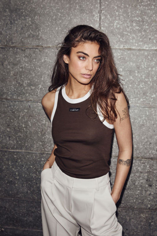 Haute L'Amitié - Neckline Badge Tank HL10149 - Mocca/ Offwhite Toppe 