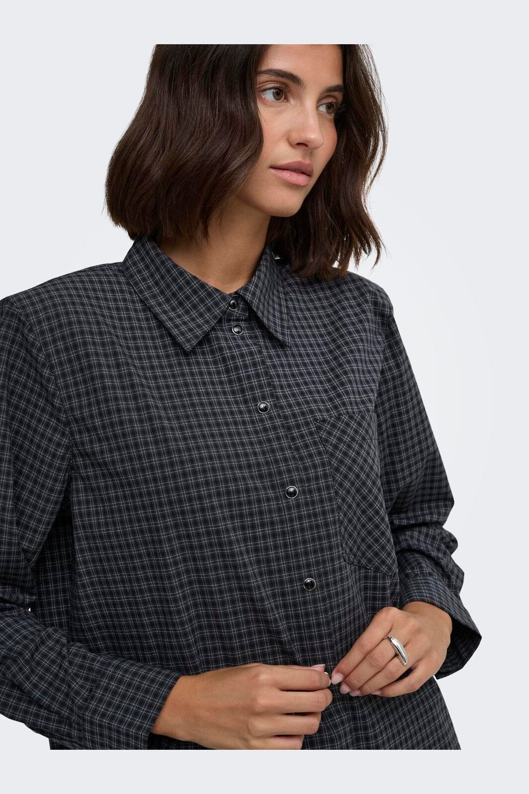 JDY - Jdylou L/S Shoulderpad Shirt - 5130716 Ebony Black & Cloud Dancer